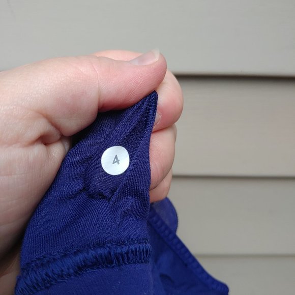 Lululemon Essential Rhythm Blue Sports Bra Lace-Up Back Detail Mesh - Picture 10 of 11